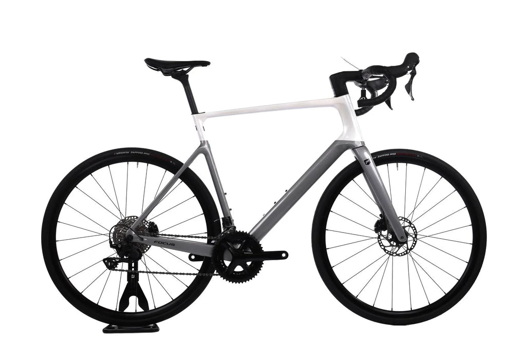 Focus Paralane 8.7 – Vélo de Route Carbone Shimano 105 Disque – Taille XL