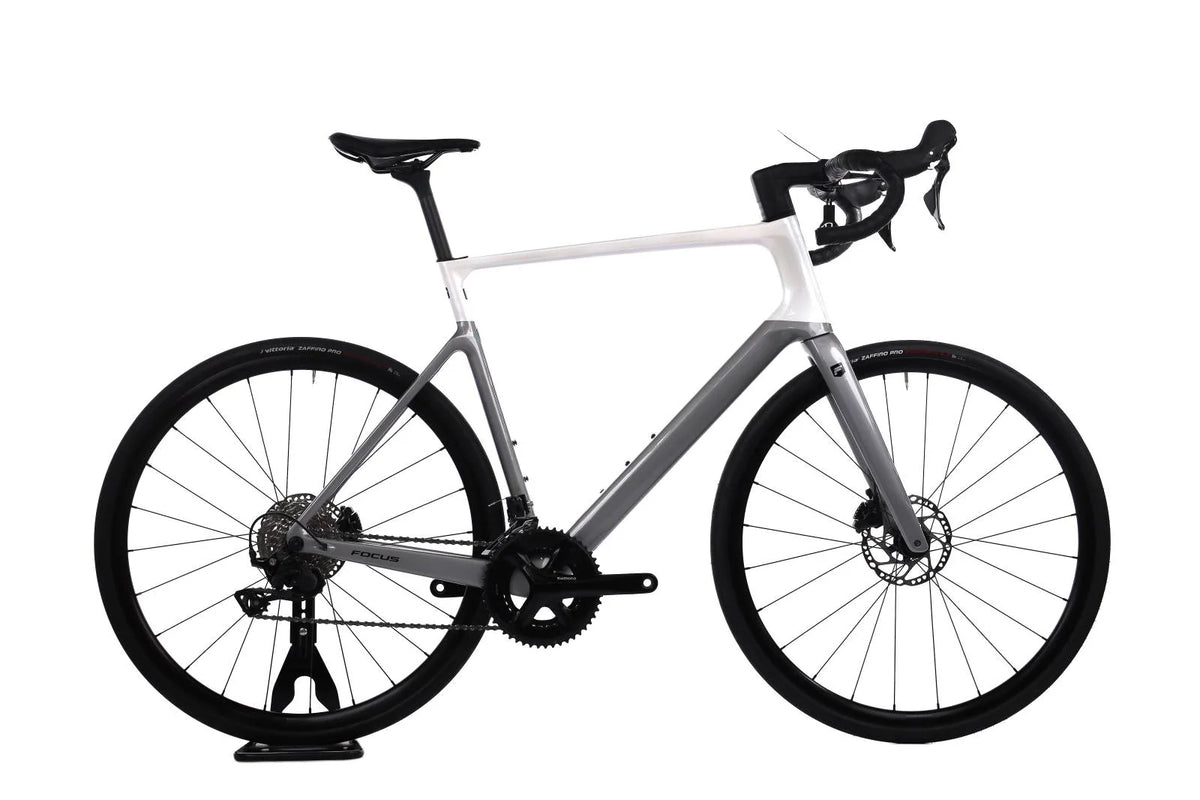 Focus Paralane 8.7 – Vélo de Route Carbone Shimano 105 Disque – Taille XL