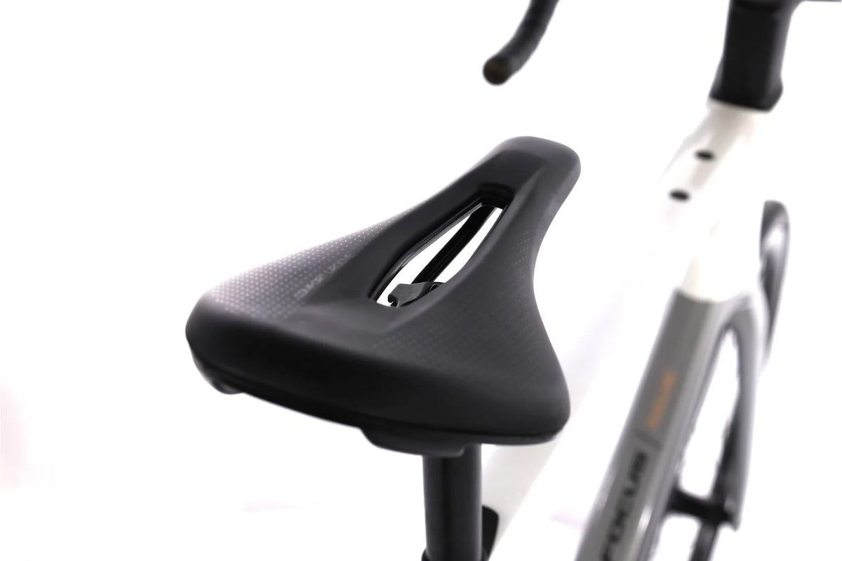 Focus Paralane 8.7 – Vélo de Route Carbone Shimano 105 Disque – Taille XL