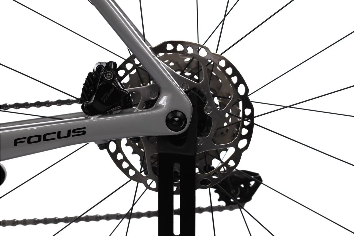 Focus Paralane 8.7 – Vélo de Route Carbone Shimano 105 Disque – Taille XL