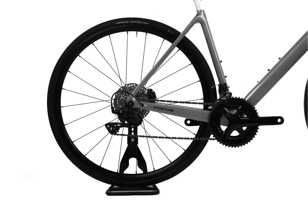 Focus Paralane 8.7 – Vélo de Route Carbone Shimano 105 Disque – Taille XL