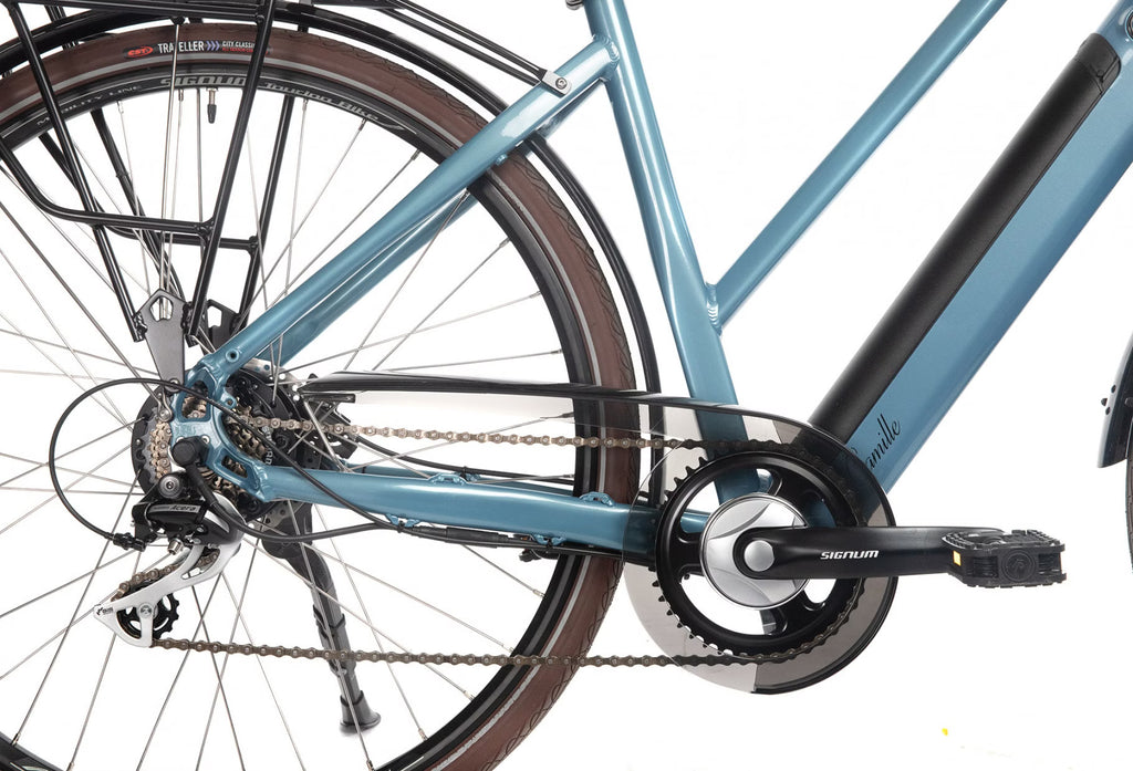 Vélo de Ville Électrique Bicyklet Camille Shimano Acera/Altus 8V 504Wh 700mm Bleu