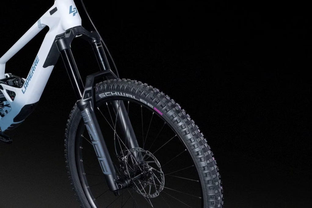 Lapierre Spicy CF 6.9 – VTT Enduro Tout-Suspendu Carbone Shimano 12v 29"/27.5" – Blanc/Bleu Mat 2025