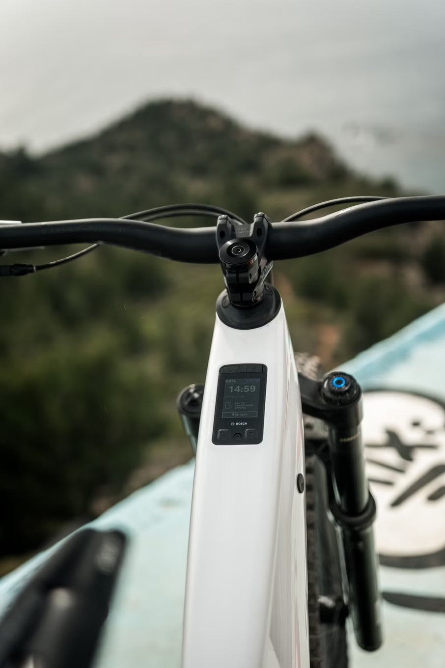 Lapierre Overvolt AM CF 10.8 – VTT Électrique Carbone Bosch 800Wh 120 Nm Shimano XTR 12v MX 29/27.5" – Blanc/Gris 2026 – Taille S